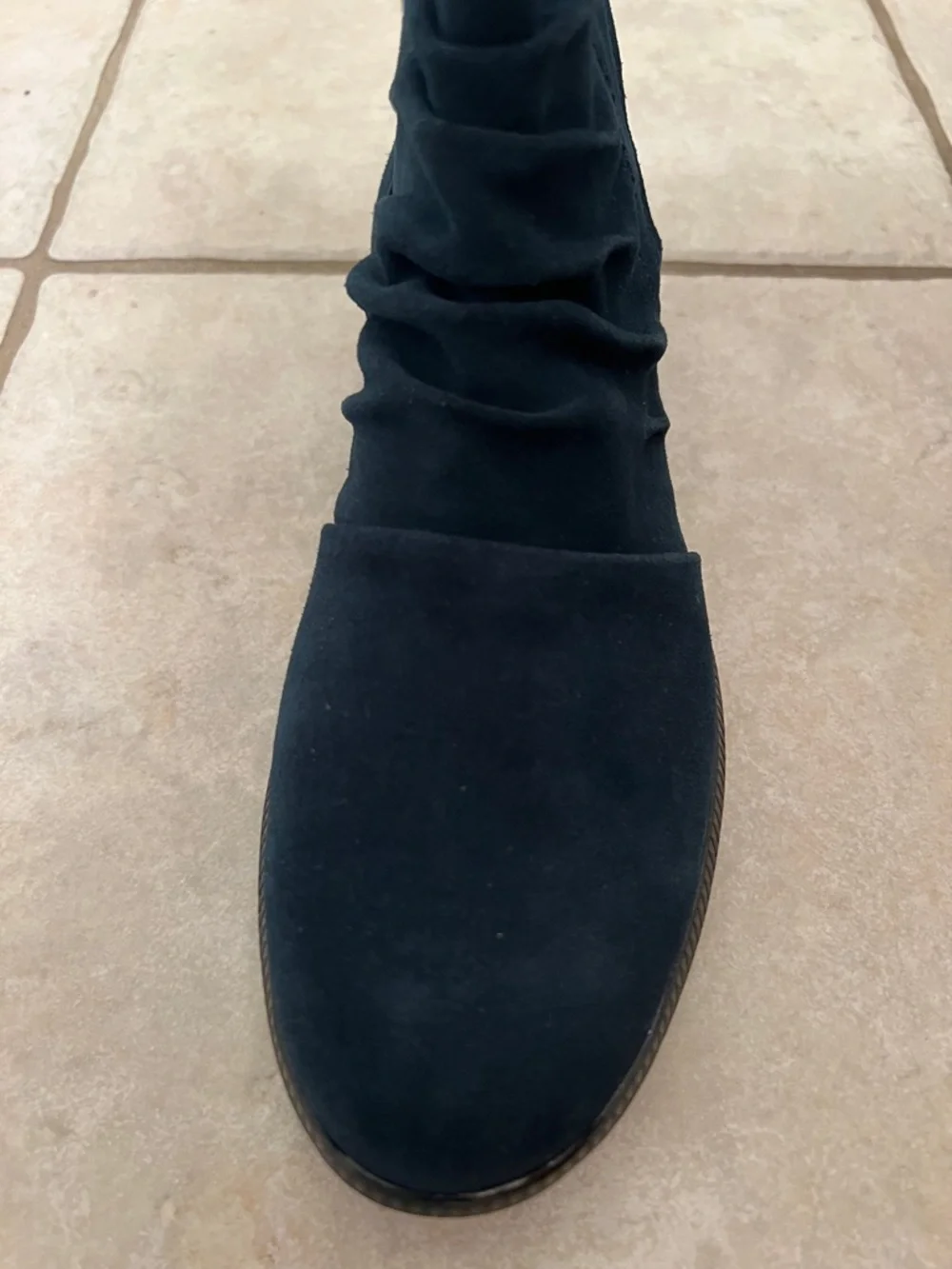 Deep Indigo Suede Women’s Munro Ankle Boots Featuring a Ruched Design Size 7